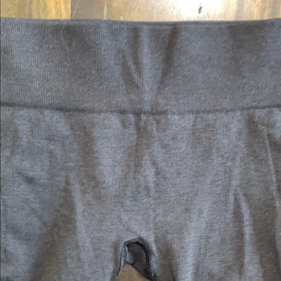 Ivivva Girls Black Leggings Size 8 - Picture 3 of 3